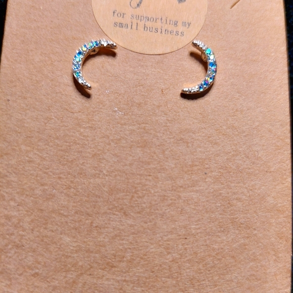 💥 3 for $15! Dainty half moon iridescent earrings - Picture 4 of 5